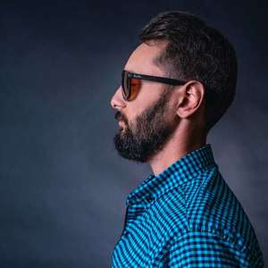 profile of man wearing sunglasses